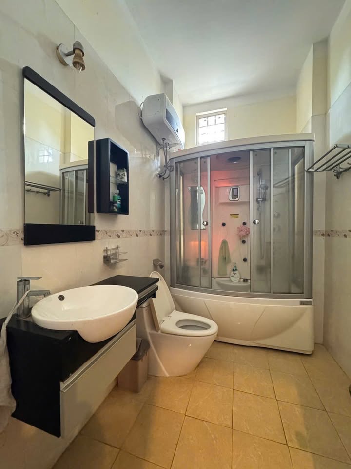 Nhà mặt tiền kinh doanh Ngô Quyền BMT 113m² giá 25 tỷ - Thiết kế 5 tầng hoàn hảo!