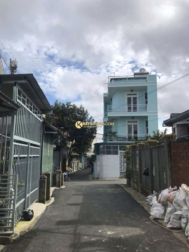 Nhà 2 tầng đường Mê Linh, phường 9, Đà Lạt giá 5,5 tỷ - Không gian sống thoáng đãng!