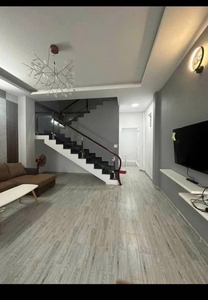 Bán Nhà Đường Nguyễn Trung Trực, Đà Lạt - 68m² Giá 5.2 Tỷ - Định Cư Lâu Dài