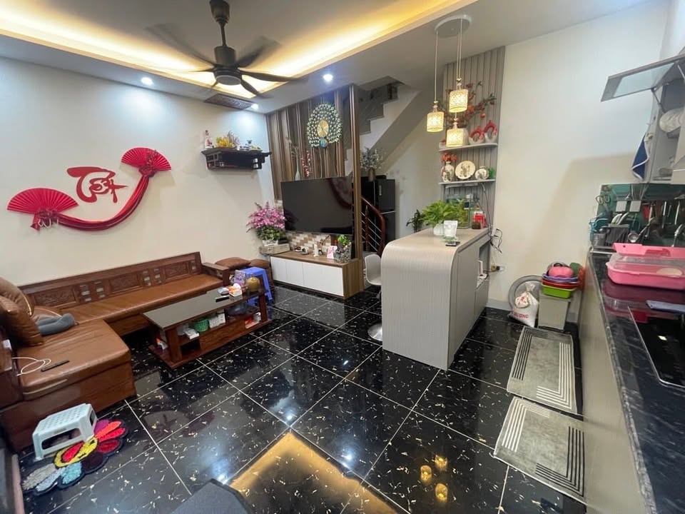 Nhà đẹp Âu Cơ Tây Hồ 30m² giá 3 tỷ - Full nội thất, ô tô đỗ sát cửa!