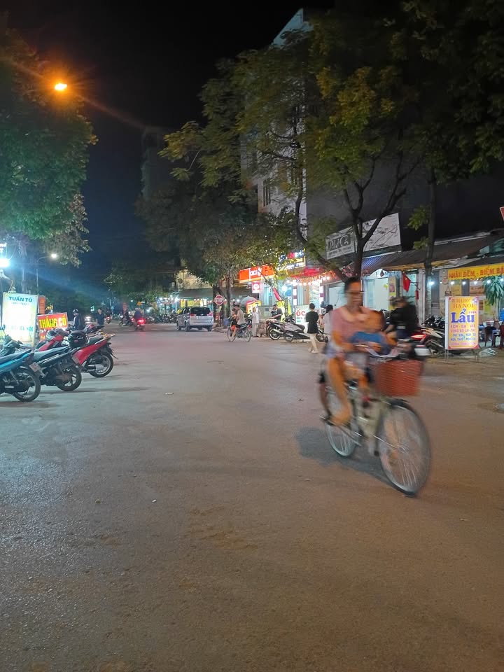 Đất phân lô Phú Diễn 40m² giá tốt - Kinh doanh sầm uất gần Đại Học Tài Nguyên!