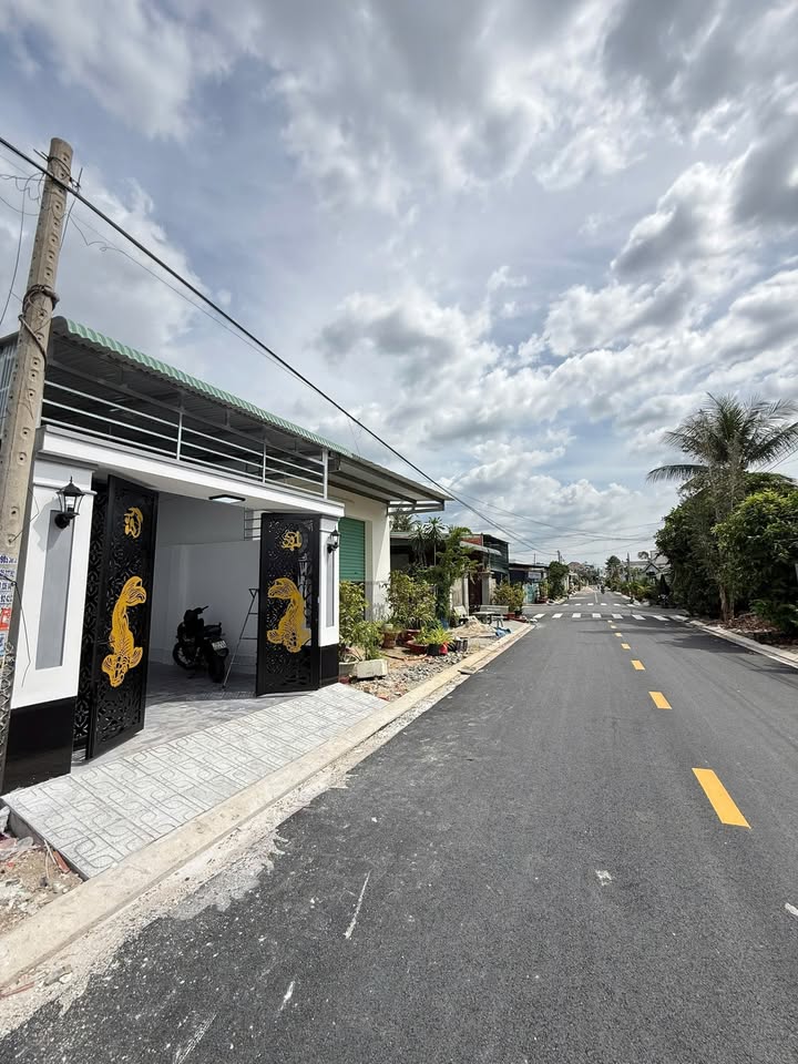 Nhà phố mới hoàn thiện tại Hòa Thành, Tây Ninh 120m² giá 1.79 tỷ - Sổ đỏ chính chủ!