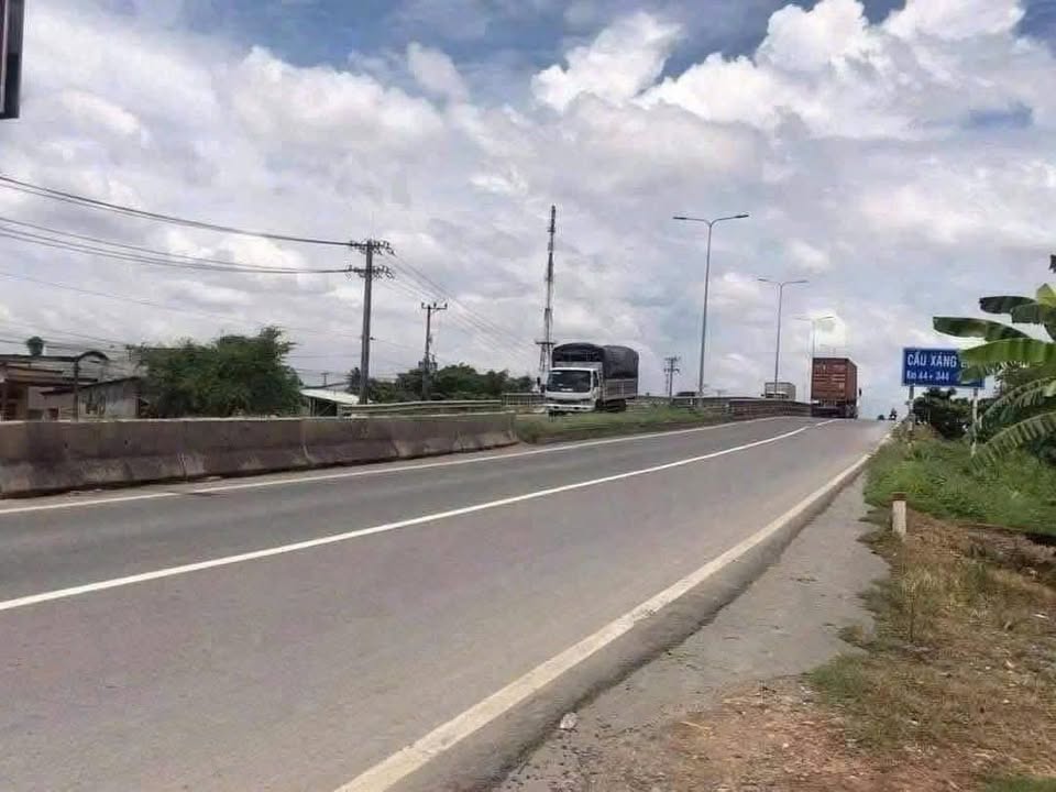 Bán Đất Mặt Tiền ĐT 830, Âp 9, Xã Lương Hòa, 3273m² giá 35 tỷ - Đầu tư sinh lời ngay!