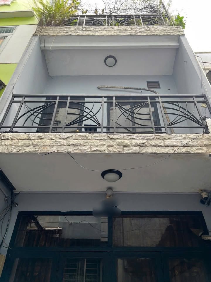 Nhà riêng quận 10, 33m² giá 5 tỷ - Gần Bà Hạt, thuận tiện di chuyển!