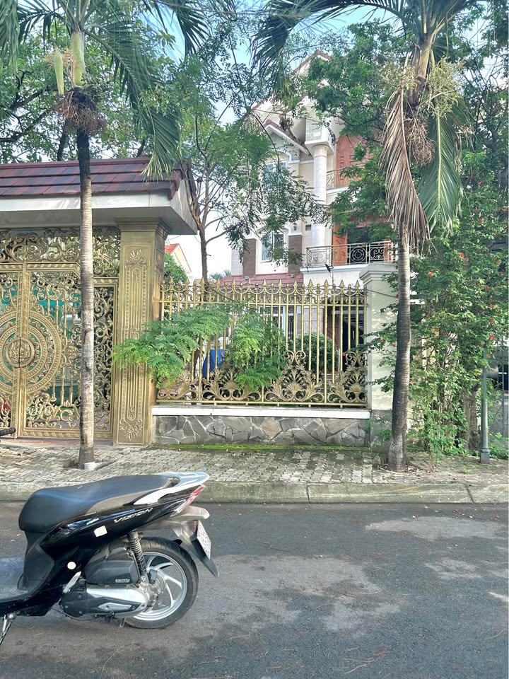 Nhà phố Tân Quy Đông Quận 7 200m² - View sông thoáng mát, giá tốt thương lượng!