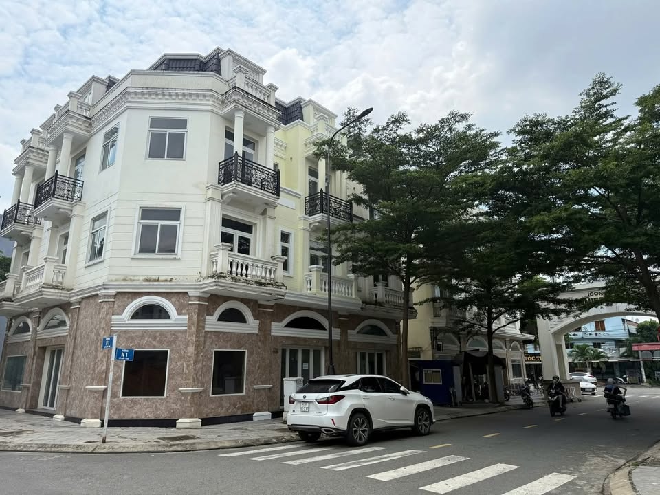 Shophouse chính chủ tại Icon Central Dĩ An 78m² giá 7 tỷ - Thiết kế góc đắc địa!