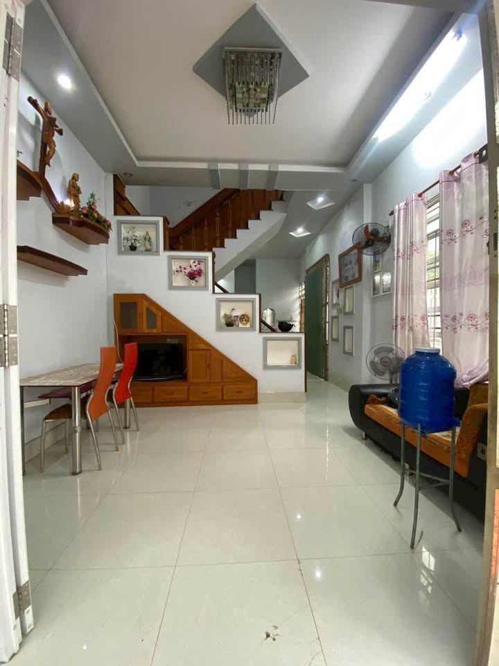 Nhà cho thuê Vĩnh Hoà Nha Trang 3PN giá 8 triệu - Cách biển vài bước chân!