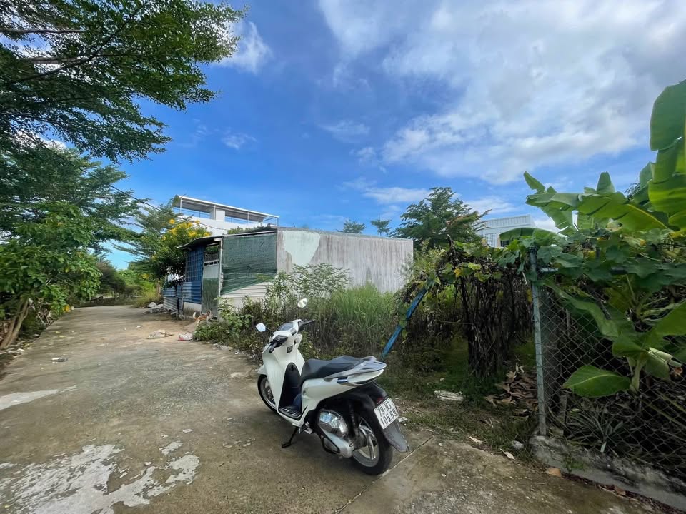 Lô đất Tây Nha Trang 110.7m² giá 2.2 tỷ - Đường ô tô né nhau thoáng đãng!