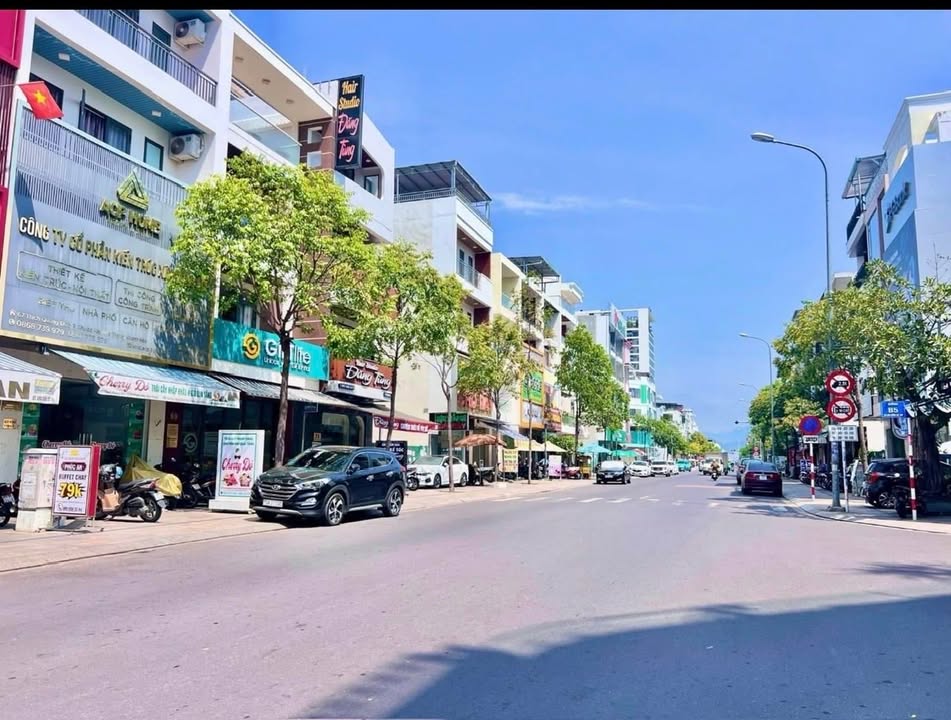 Nhà mặt tiền Thích Quảng Đức Nha Trang 130,5m² giá 27 tỷ - Thiết kế hiện đại, sẵn sàng kinh doanh!