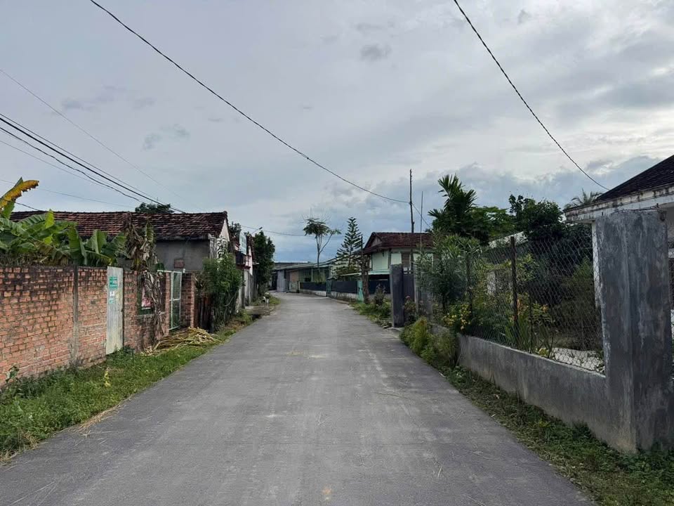 Đất mặt đường Đoàn Khuê, phường Trường Chinh, 250m² giá 700 triệu - Khu dân cư đông đúc!