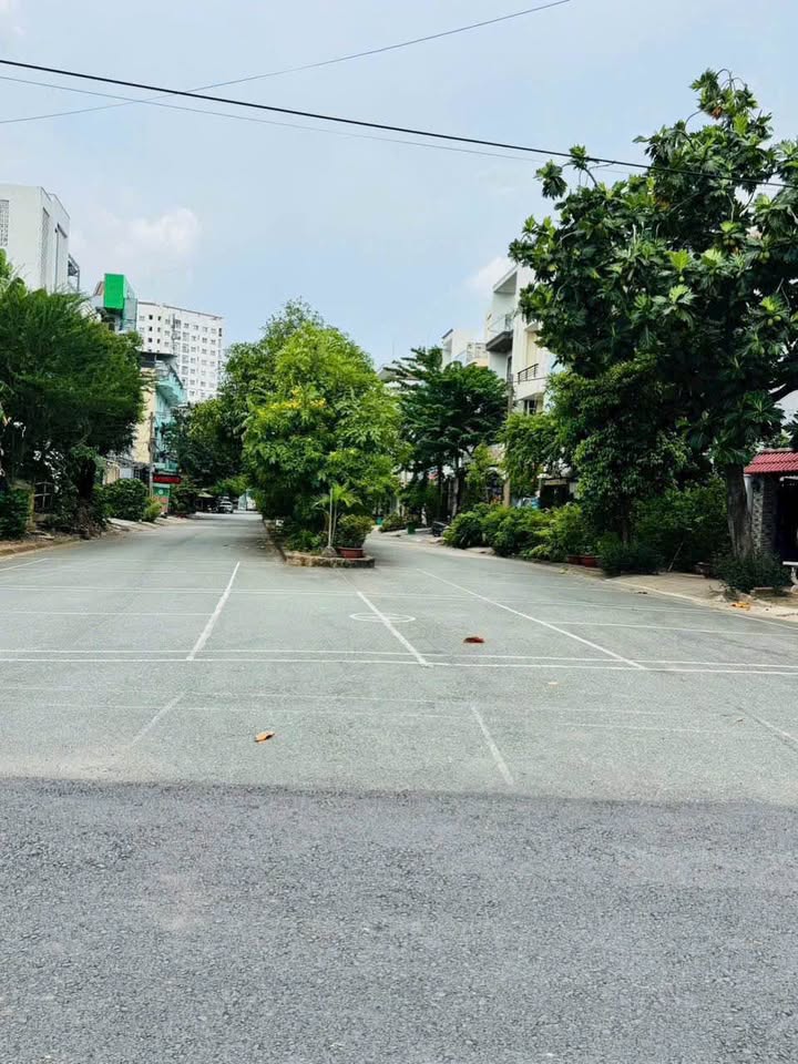 Đất mặt tiền đường 20m tại Khu dân cư Mười Mẫu, Quận 2 - Giá chỉ 12.3 tỷ!