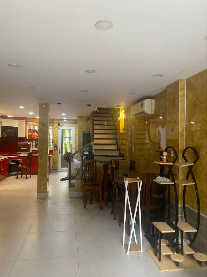 Nhà cho thuê mặt tiền đường Lý Phục Man 93m² giá 17 triệu - Không gian thoáng đãng!