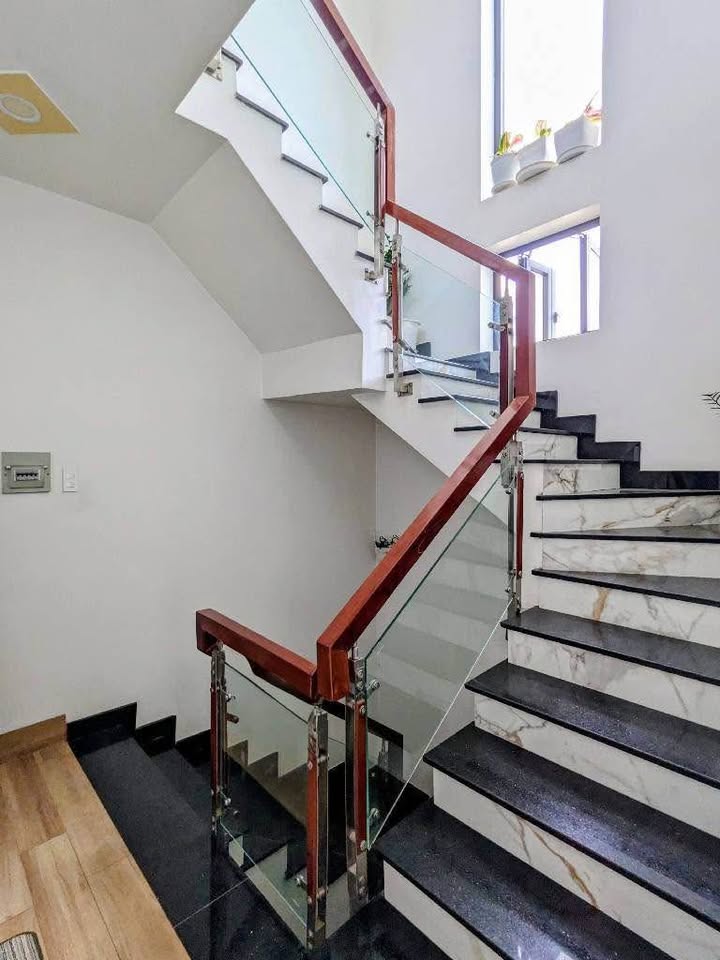 Nhà lô góc Huỳnh Tấn Phát, Quận 7 42m² giá 6.5 tỷ - Sẵn sàng ở ngay!