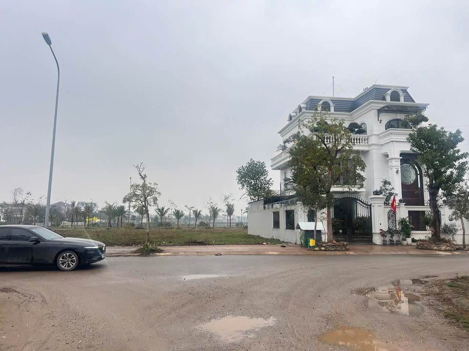 Đất nền lô góc 82m² Thanh Trù Vĩnh Yên giá 3.9 tỷ - View hồ điều hòa tuyệt đẹp!