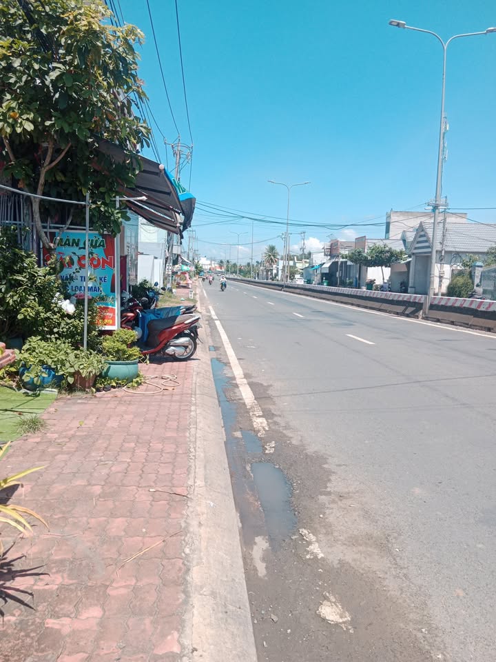 Bán nhà mặt tiền TL830 Bến Lức 59m² giá 2.2 tỷ - Vị trí đắc địa gần KCN