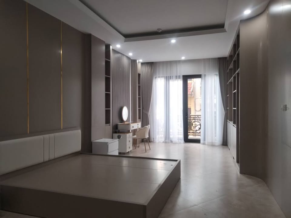 Nhà phố Tân Mai 70m² giá 26.78 tỷ - Ô tô tránh, thang máy, kinh doanh