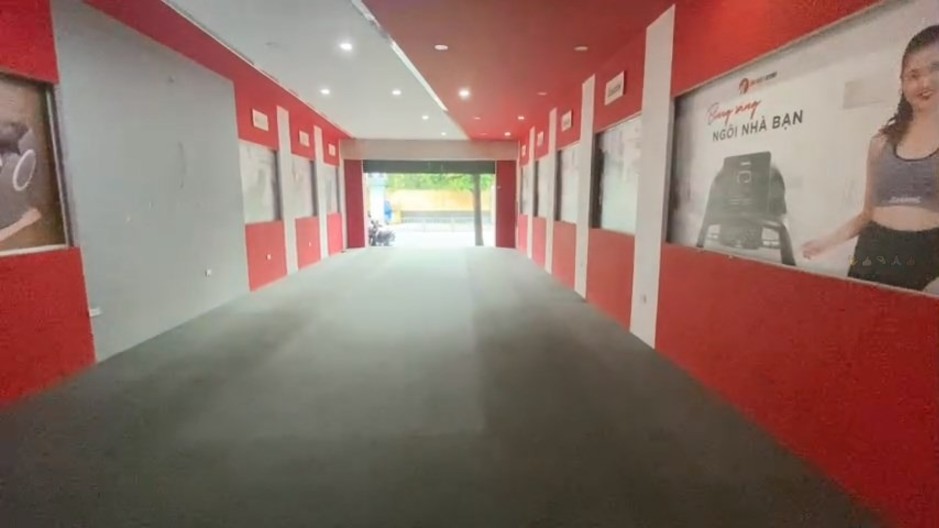 Nhà mặt tiền Hòa Bình, Tân Phú 120m² giá 28 triệu - Khu vực kinh doanh sôi động!