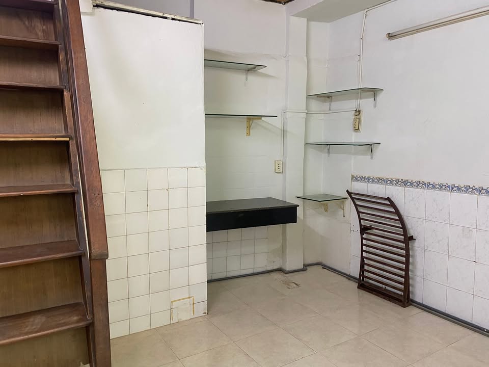 Nhà cho thuê nguyên căn Lê Văn Sỹ, Quận 3, 16m² giá 5.5 triệu - Không thể bỏ lỡ!