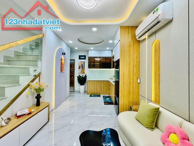 Nhà riêng Bình Thạnh 36m² giá 4 tỷ - Nội thất đầy đủ, hẻm rộng rãi!