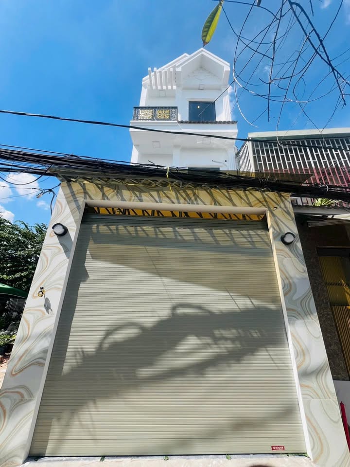 Nhà phố Phú Thuận Quận 7 150m² giá 7.39 tỷ - Hẻm ô tô, nở hậu, pháp lý rõ ràng!