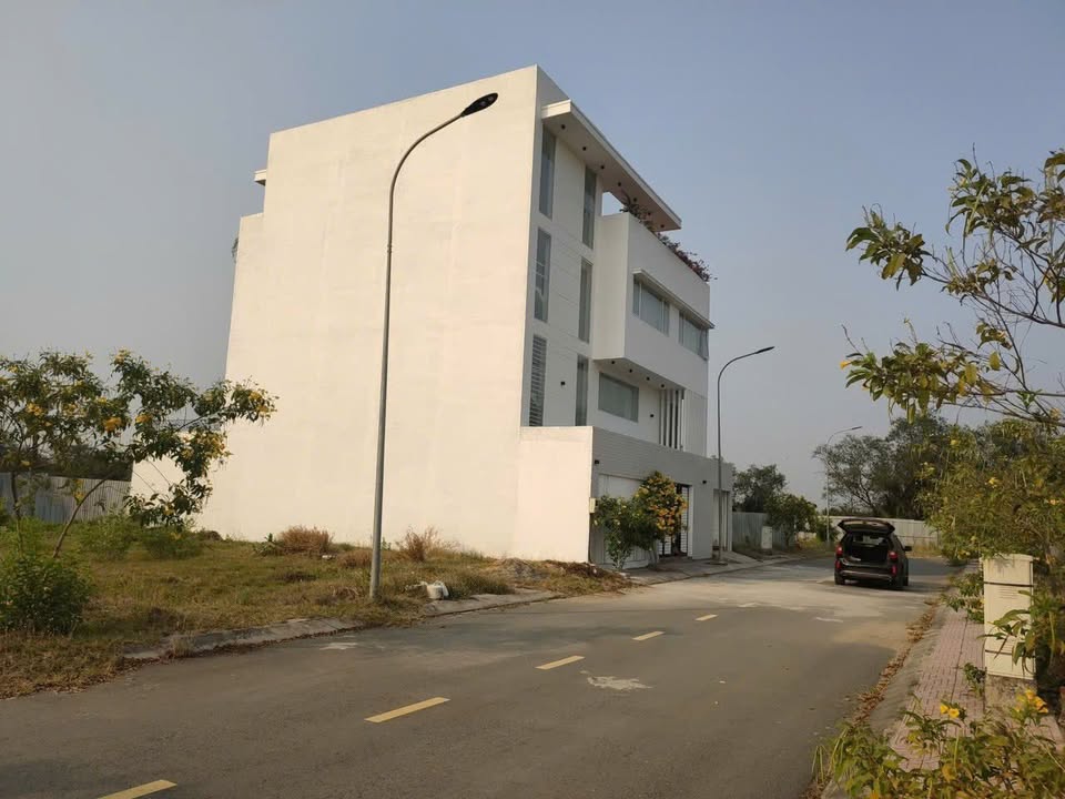 Đất Phú Hữu 120m² Giá 3.85 Tỷ - Sổ Hồng Riêng, Xây Tự Do!