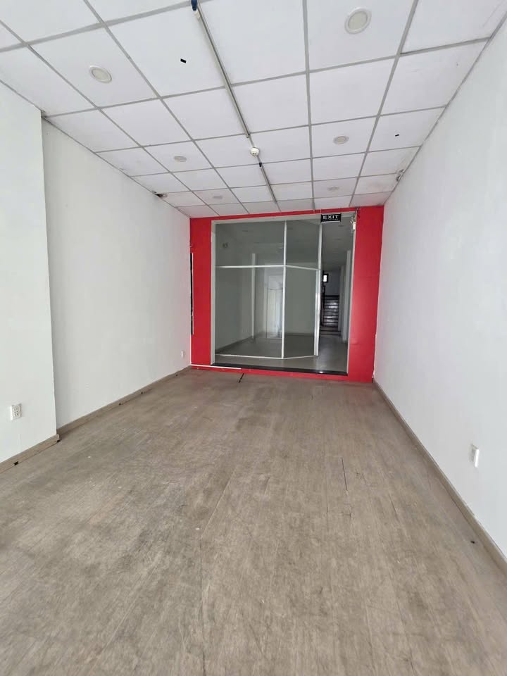 Mặt tiền Đỗ Xuân Hợp, Thủ Đức, 205m² giá 15.3 tỷ - Bán gấp, thương lượng tốt!