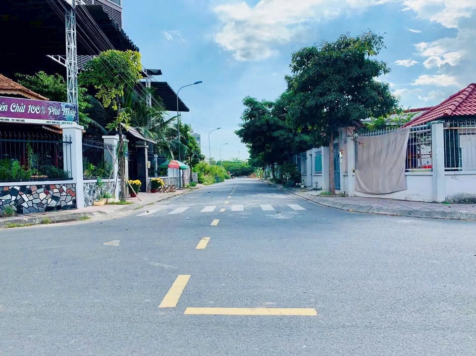 Đất nền Diamond Town Bưng Ông Thoàn 74m² giá 6 tỷ - Sổ đỏ chính chủ, xây dựng tự do!