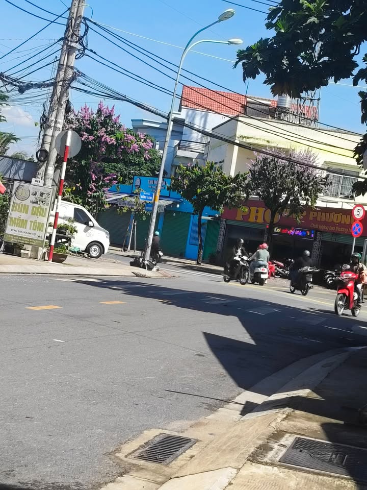 Nhà mặt tiền đường Song Hành Hóc Môn 17 triệu - Góc 2 mặt tiền, cho thuê ngay!