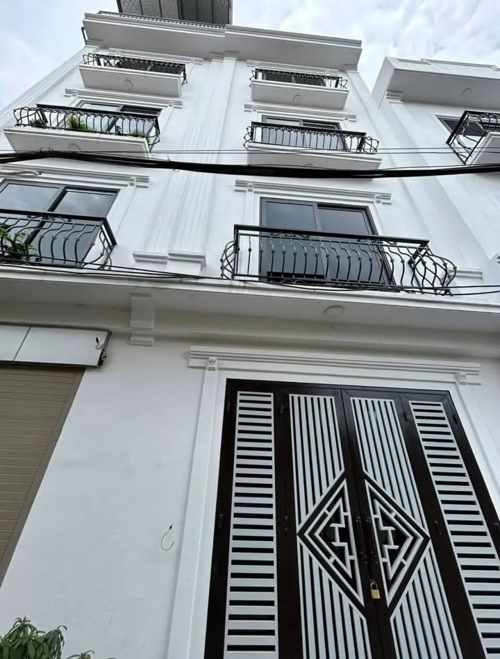 Nhà riêng Vân Côn Hoài Đức 40m² giá 3 tỷ - Sổ đỏ chính chủ, tiện ích đầy đủ!