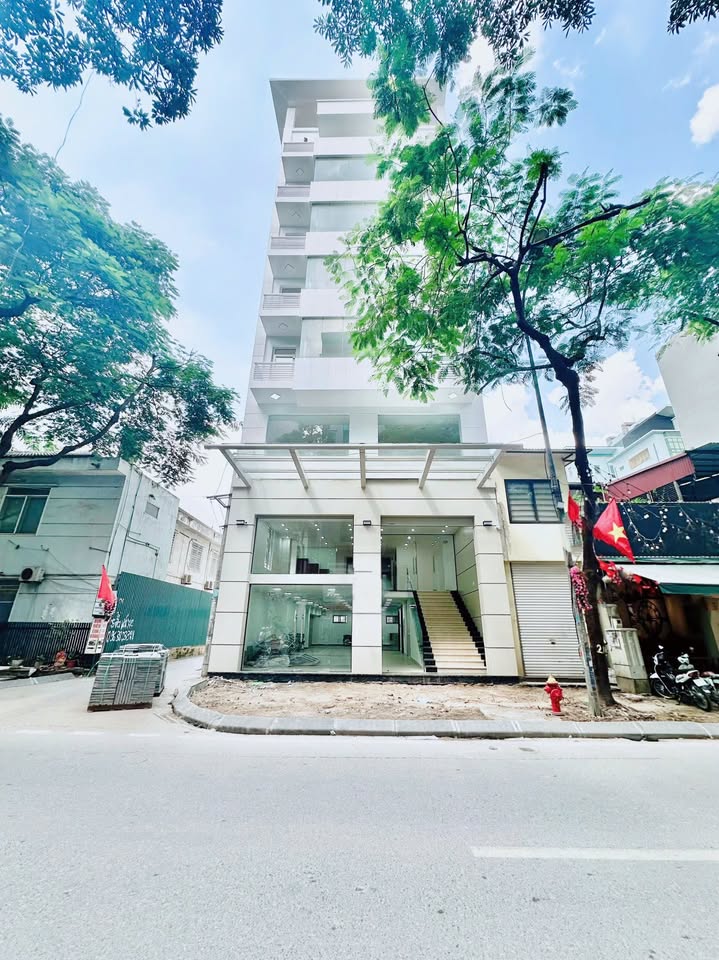 Cho thuê nhà mặt phố Nhân Chính 200m² giá 280 triệu - Vị trí trung tâm sầm uất!