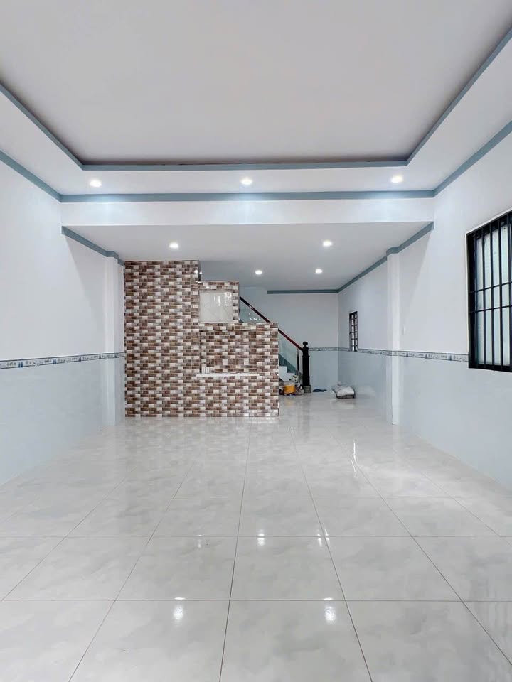 Nhà Dĩ An 50m² giá 1.4 tỷ - Thiết kế hiện đại, gần trường học!