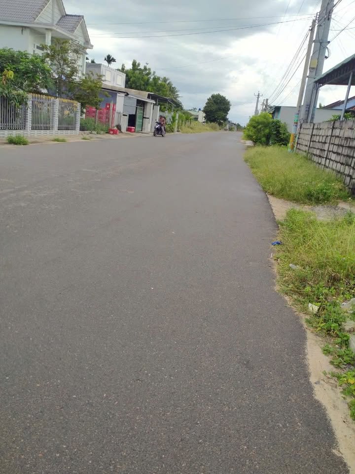 Đất nền 3600m² tại Phú Long, giá chỉ 690 triệu - Cơ hội đầu tư hấp dẫn!