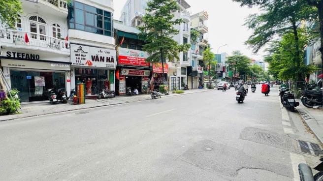 Bán gấp FrontHouse mặt phố Khâm Thiên 36m² giá thỏa thuận - Vị trí kinh doanh đắc địa!