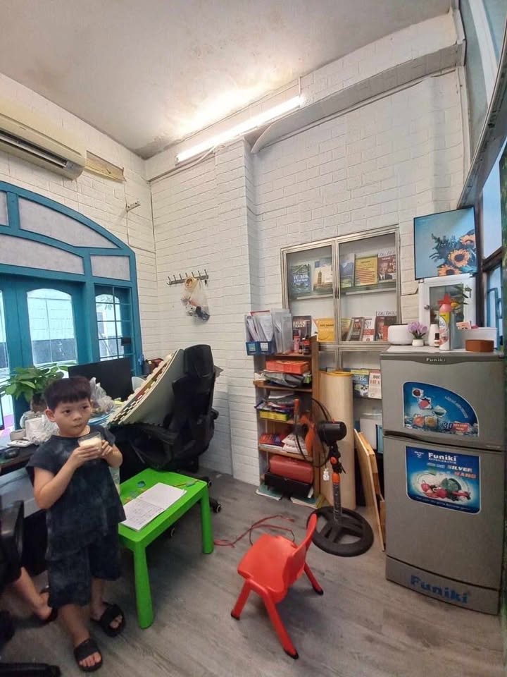 FrontHouse mặt tiền phố cổ Hàng Phèn 8m² giá 5.9 tỷ - Kinh doanh đắc địa, tiện ích đầy đủ!