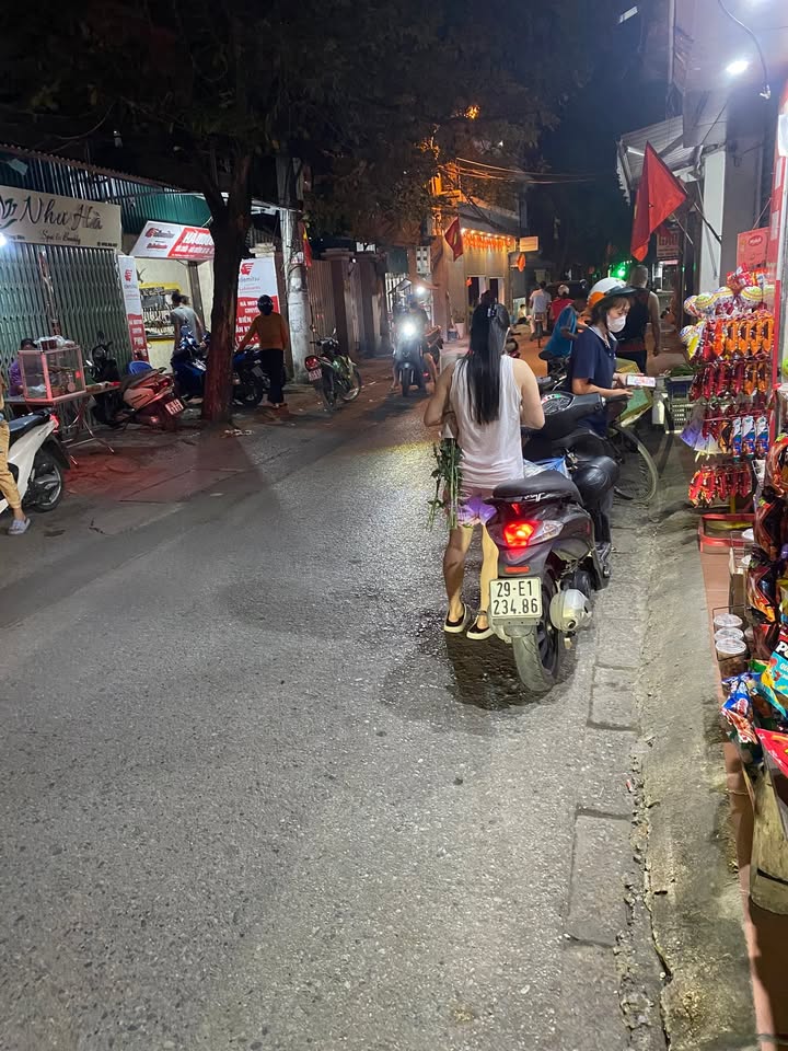 Đất phân lô Giang Biên, Long Biên 35m² giá 3 tỷ - Ô tô đỗ cửa thuận tiện!