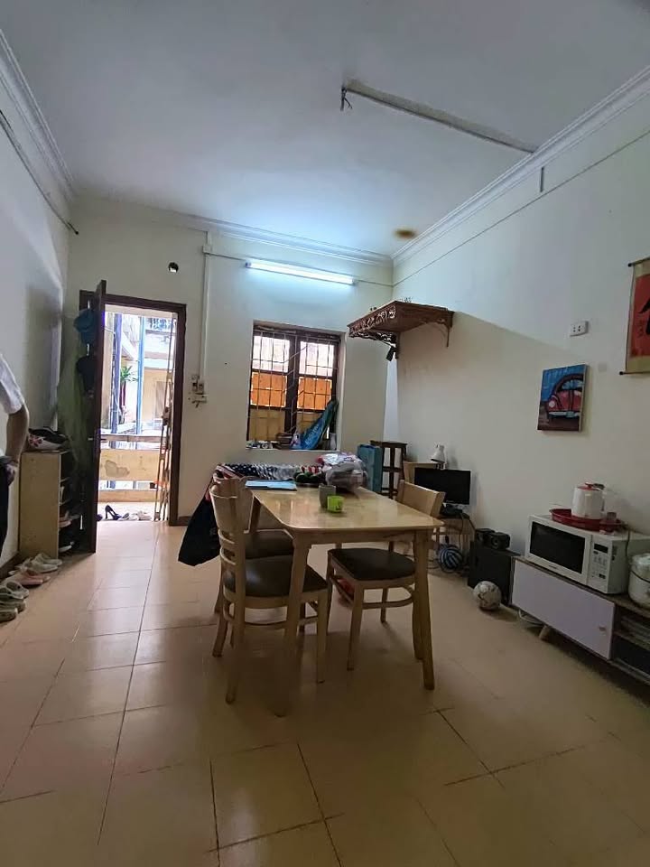 Căn hộ Tập thể Đặng Tiến Đông, Đống Đa 34m² giá 3.98 tỷ - An ninh tốt, đầy đủ tiện ích!