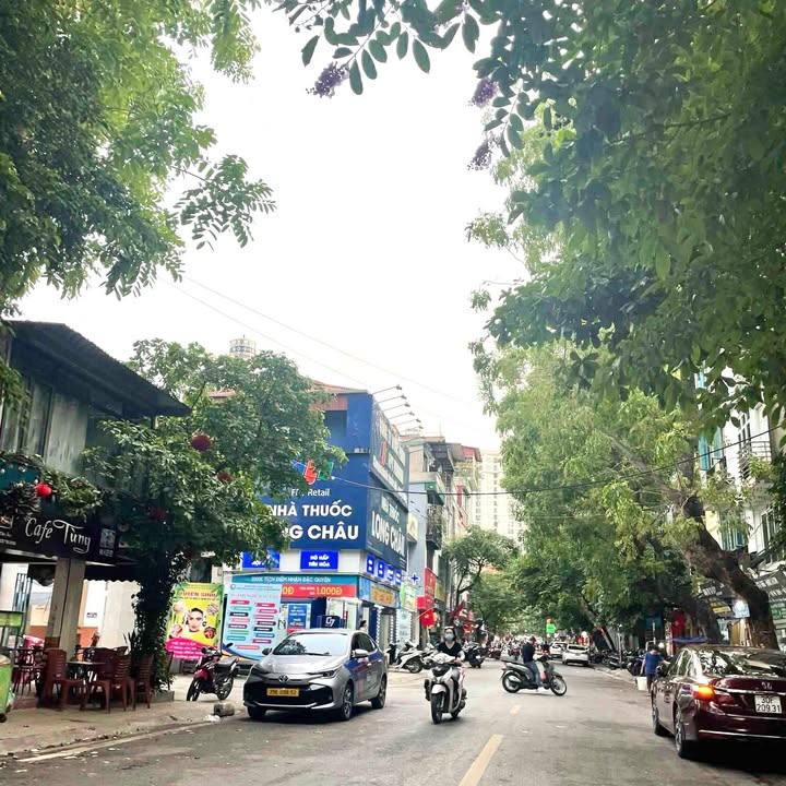 Nhà 3 tầng Tân Ấp Ba Đình 42m² giá 9.1 tỷ - Sổ đỏ chính chủ, vị trí đẹp!