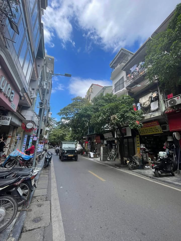 Bán nhà mặt phố Hàng Nón 44m² giá 40 tỷ - Kinh doanh sầm uất, vị trí đắc địa!
