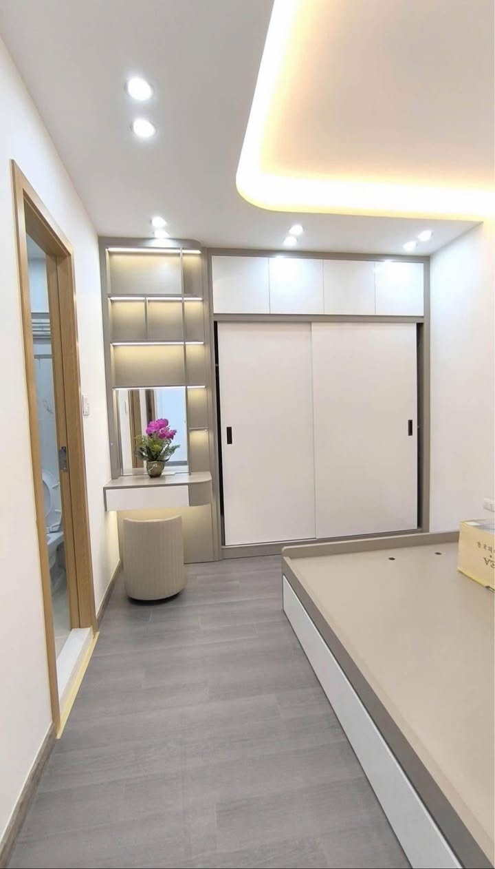 Căn hộ Nam Trung Yên 70m² giá 5 tỷ - Full đồ nội thất, sẵn sàng vào ở!