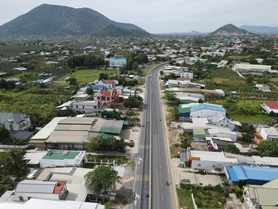 Đất nền 2 mặt tiền QL1A, Hàm Minh, 4889m² - Vị trí đắc địa cho đầu tư!