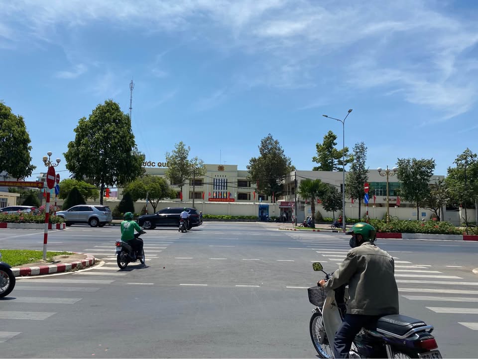 Bán gấp FrontHouse 2 mặt tiền tại Biên Hòa 140m² giá 8 tỷ - Vị trí đắc địa kinh doanh!