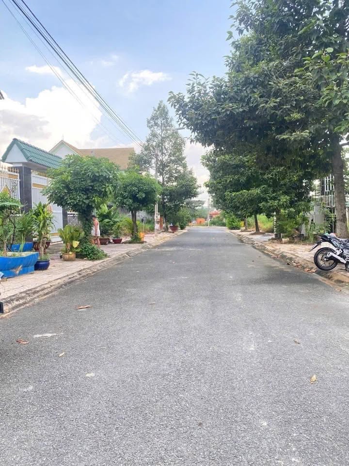 Đất nền Trảng Bom 93m² giá 1.6 tỷ - Hướng Đông, sổ đỏ chính chủ!