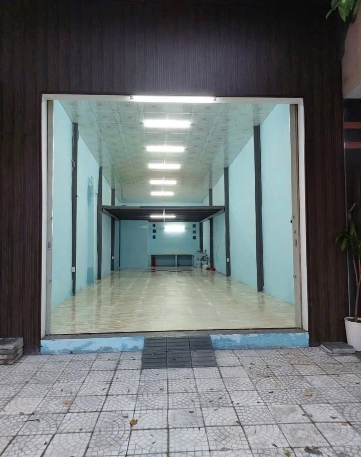 Nhà cho thuê mặt tiền Cù Chính Lan Đà Nẵng 75m² giá chỉ 8 triệu/tháng!