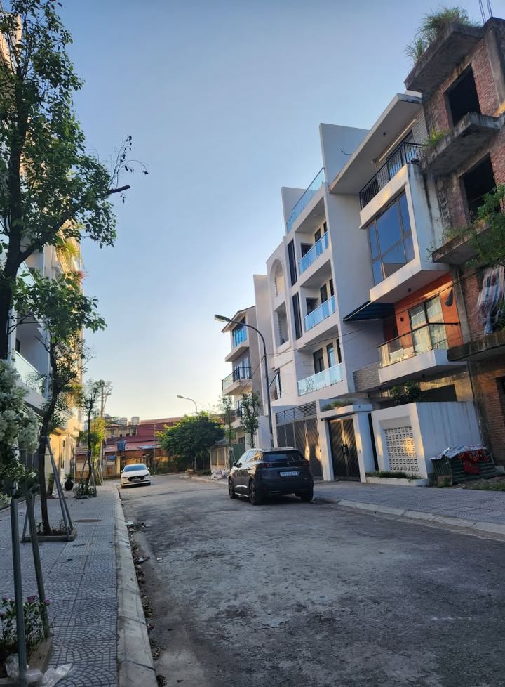 Đất Thạch Bàn Long Biên 90m² giá 21.6 tỷ - Lô đất vuông vắn, thoáng đãng!