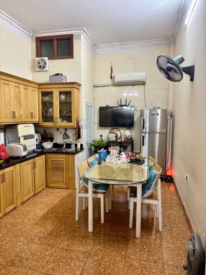 Nhà phố Lạc Long Quân, Tây Hồ 45m² giá 12 tỷ - Sổ đỏ chính chủ, ô tô vào tận nhà!