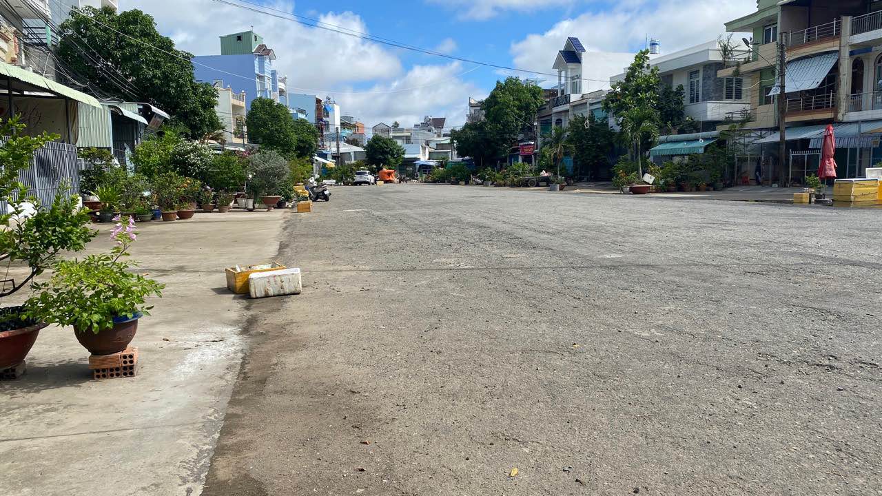 Nhà 1 trệt 2 lầu đường Trịnh Đình Thước, Đông Xuyên 56m² - Giá 4 tỷ, gần chợ và trường ĐH!