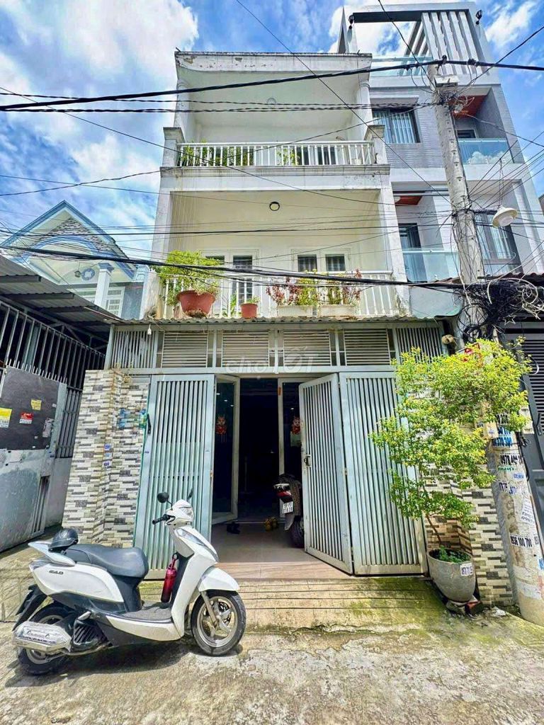 Nhà 3 tầng Quận 12, diện tích 99m² giá 5.3 tỷ - Nhà mới, vị trí đẹp!