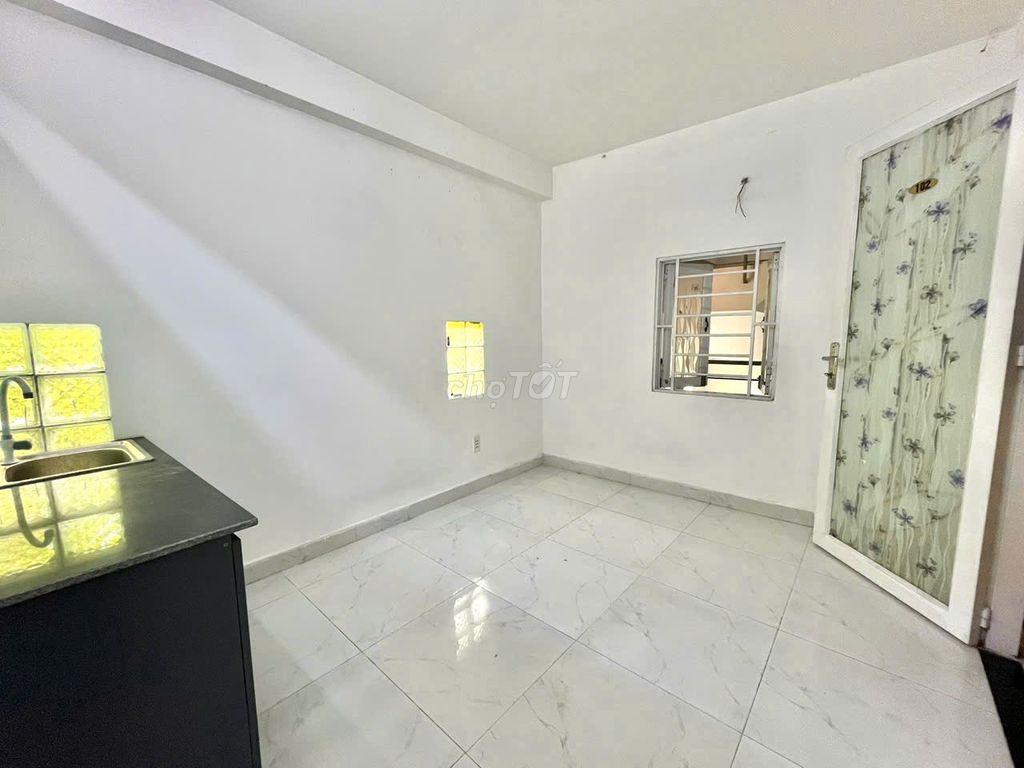 Phòng trọ giá rẻ Đường Phạm Văn Chiêu 15m² - Chỉ 2.8 triệu, đầy đủ tiện nghi!