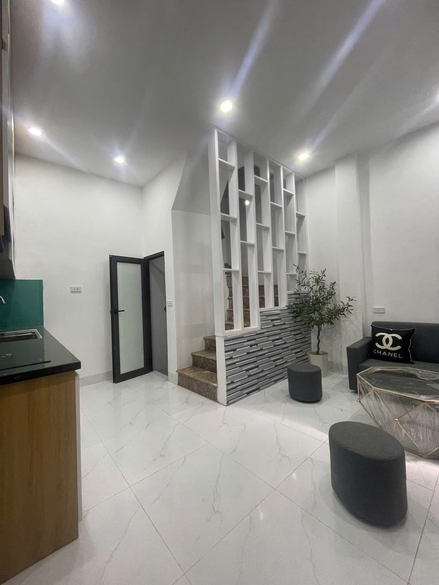 Nhà đẹp Vĩnh Hưng 25m² giá 3,55 tỷ - Ô tô đỗ cửa, sẵn sàng vào ở!