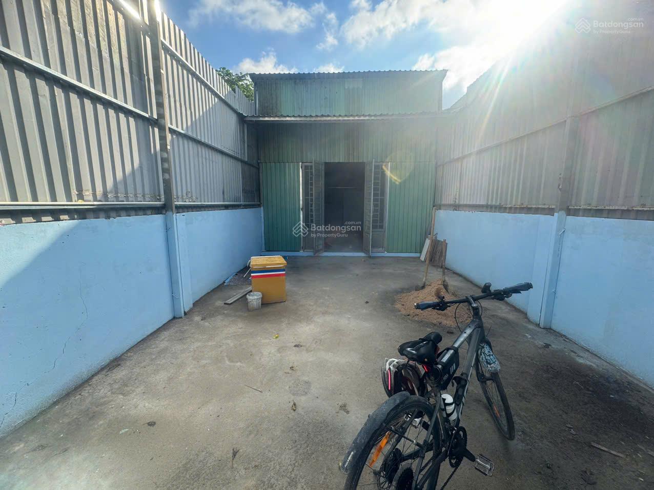 Nhà cấp 4 cho thuê hẻm 266 Vườn Lài, 90m² - Tiện lợi làm kho hoặc ở